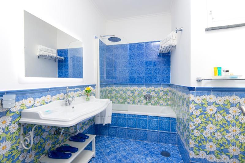 Deluxe Double Room with Sea View image 1