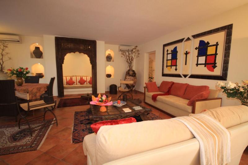 Deluxe Two-Bedroom Apartment with Patio image 1