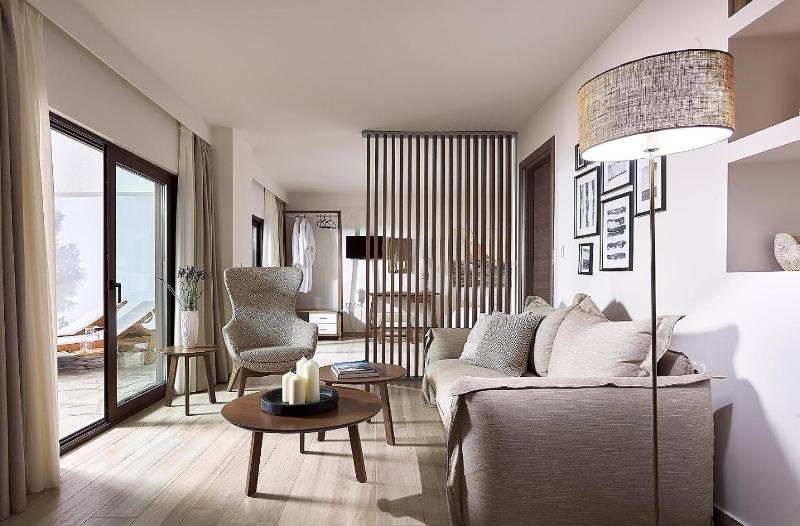 Deluxe Suite with Sea View image 1