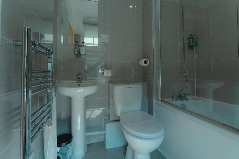 Standard Twin Room image 3
