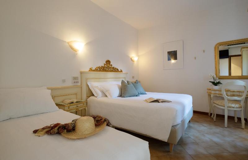 Triple Room with Private Bathroom image 2