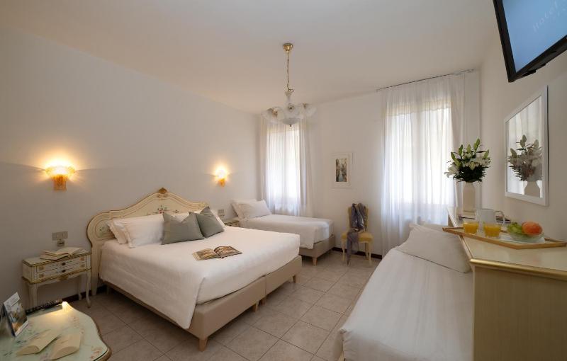 Quadruple Room with Private Bathroom image 3