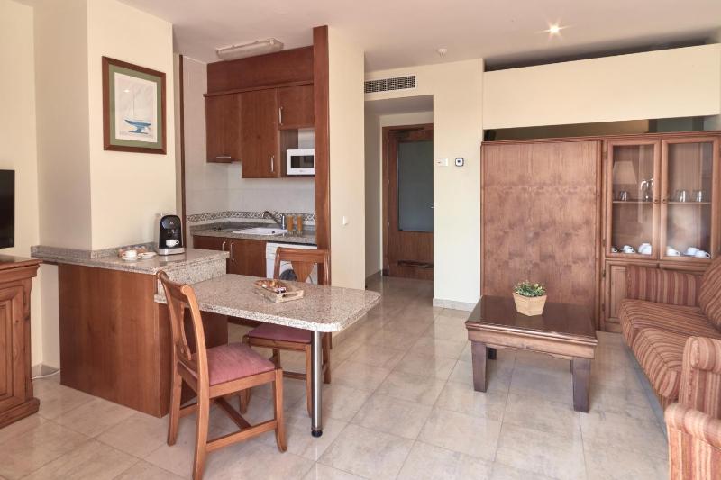 Family Apartment with Sea View image 3