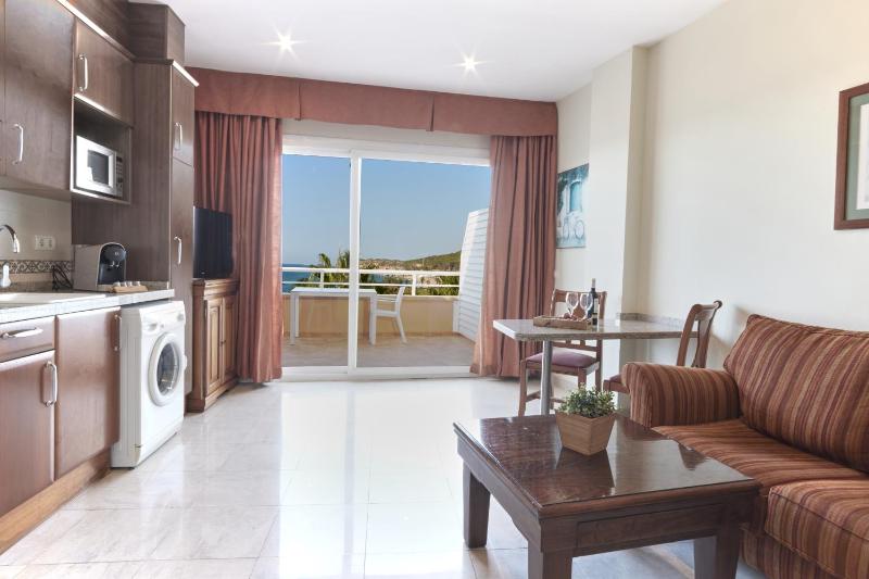 Apartment with Sea View image 3