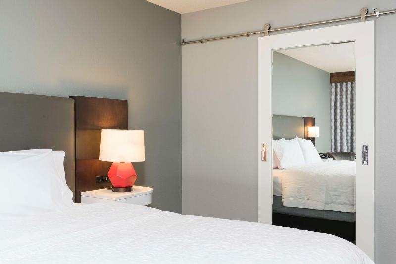 King Room - Non-Smoking image 4