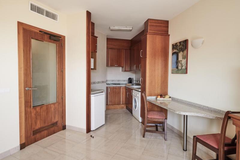 Studio with Pool View (2 Adults) image 3