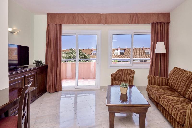 Apartment with Pool View  image 3