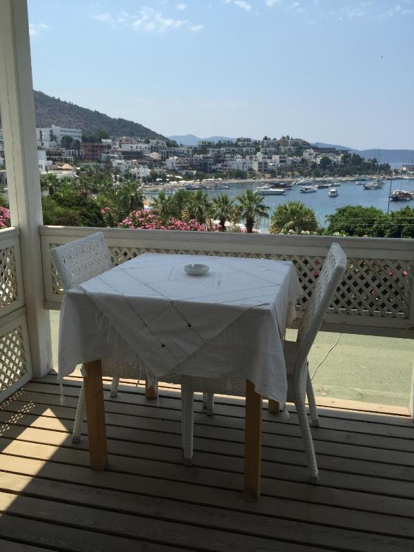 Double Room with Balcony and Sea View image 3
