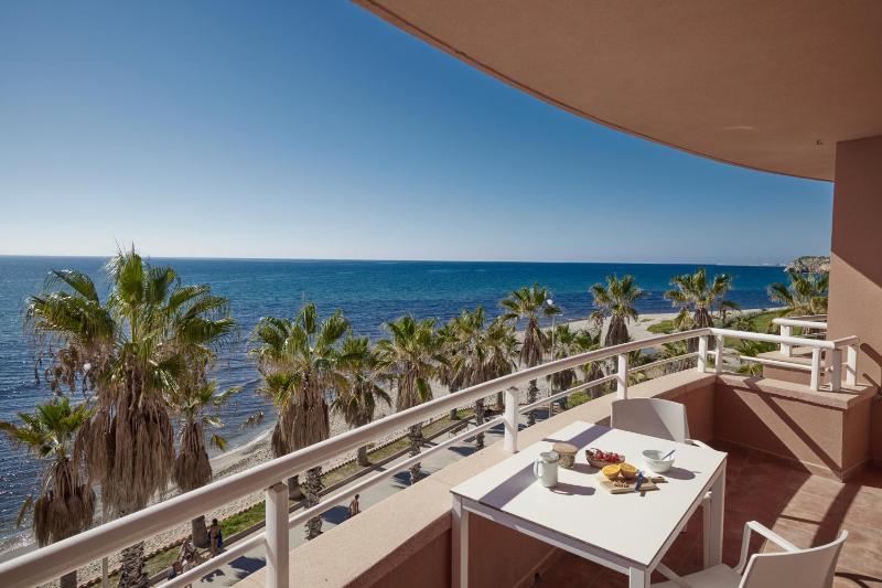 Superior Twin Room with Sea View (2 Adults) image 4