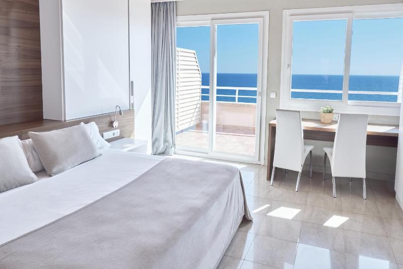 Junior Suite with Sea View image 3