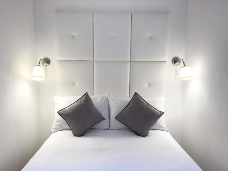 One-Bedroom Suite image 3