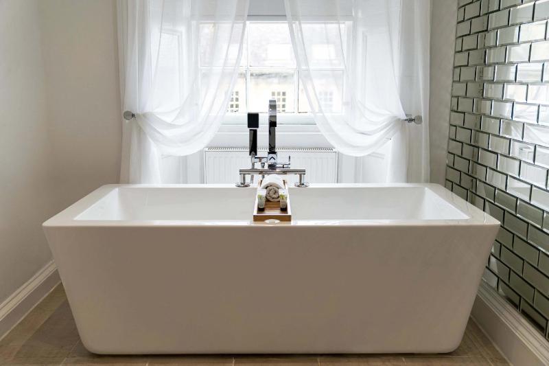 Deluxe Double Room with Bath image 4
