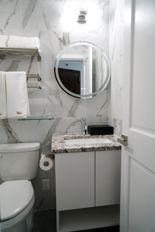 Double Room with Private Bathroom image 4