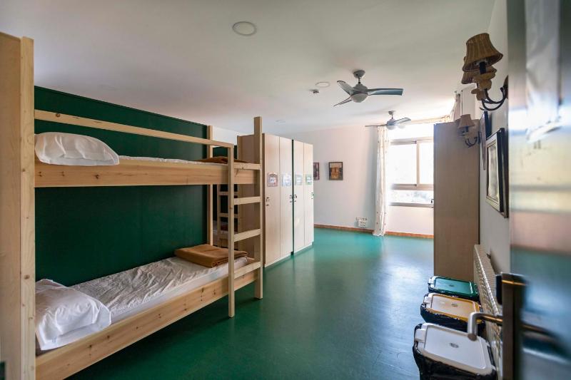 Bed in 8-Bed Mixed Dormitory Room image 1
