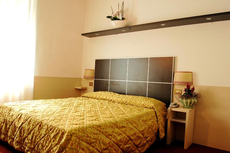 Standard Triple Room image 3