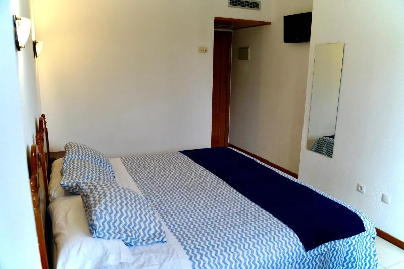 Double or Twin Room image 2