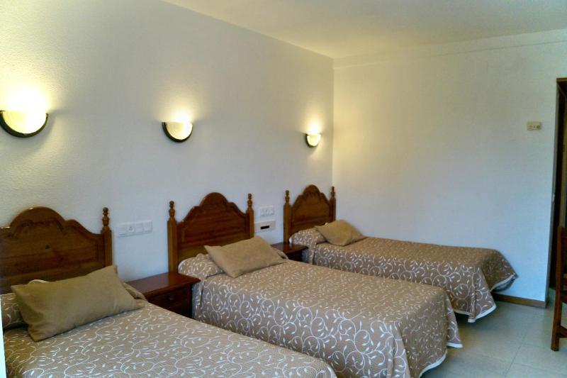 Family Room with Garden View image 2