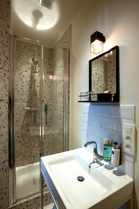 Standard Double Room image 3