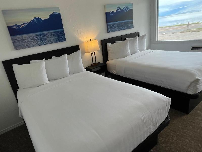 2 Double Beds with Lake View image 2