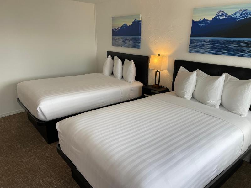 2 Double Beds with Lake View image 4