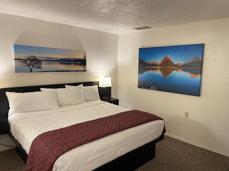 1 King Bed No Window image 3