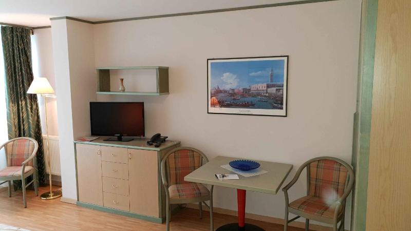 Double room without balcony / courtyard view  image 4