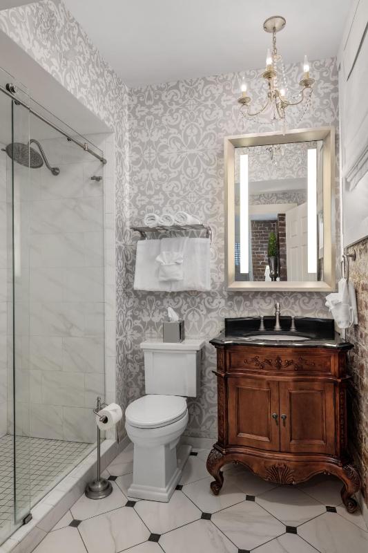 Queen Room - Johnny Mercer Room image 3