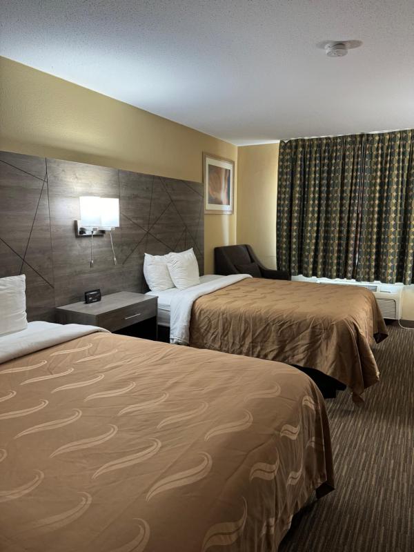 Queen Room - Accessible/Non-Smoking image 4