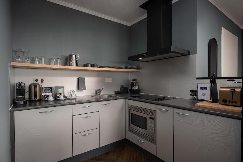 Penthouse Deluxe Studio Top Floor (29th) Corner Sea & City View 730 image 4