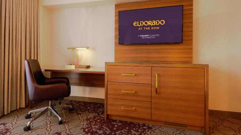 LUXURY ROOM 1 KING NON-SMOKING image 4