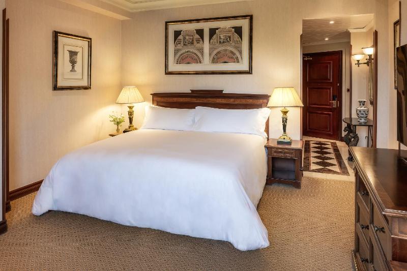 Premium Room with Club Lounge Access image 3