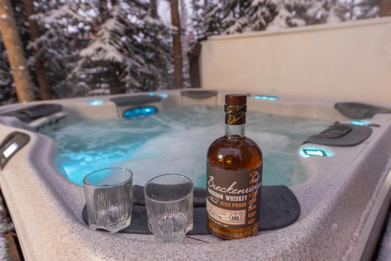 Warm Spacious and Elegant Breckenridge Home near golf course hot tub arcade machine foosball - image 2