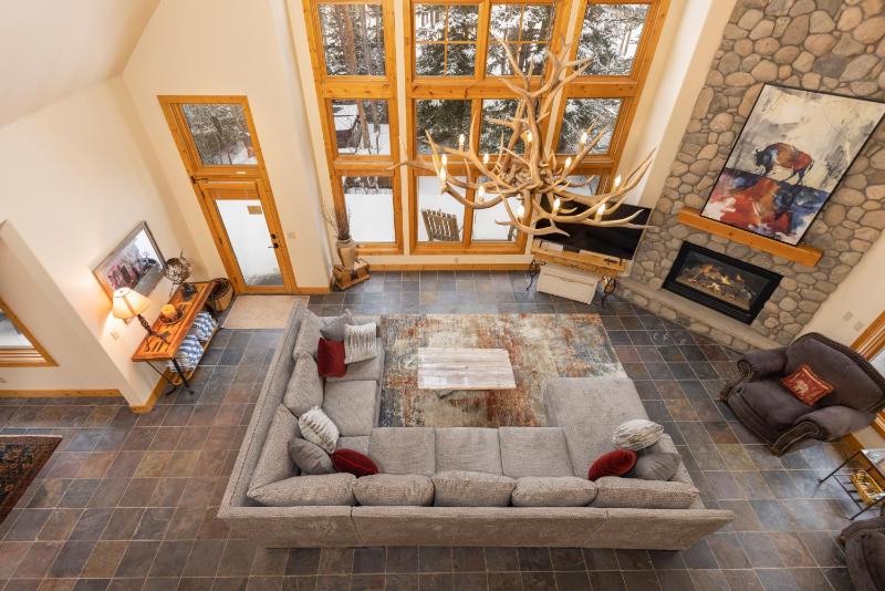Warm Spacious and Elegant Breckenridge Home near golf course hot tub arcade machine foosball - image 3