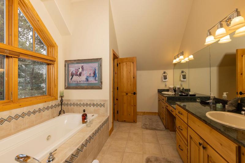 Warm Spacious and Elegant Breckenridge Home near golf course hot tub arcade machine foosball - image 31