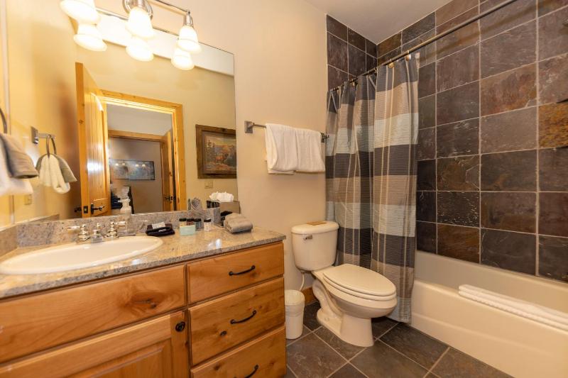 Warm Spacious and Elegant Breckenridge Home near golf course hot tub arcade machine foosball - image 9