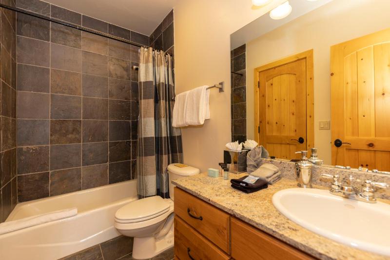 Warm Spacious and Elegant Breckenridge Home near golf course hot tub arcade machine foosball - image 10