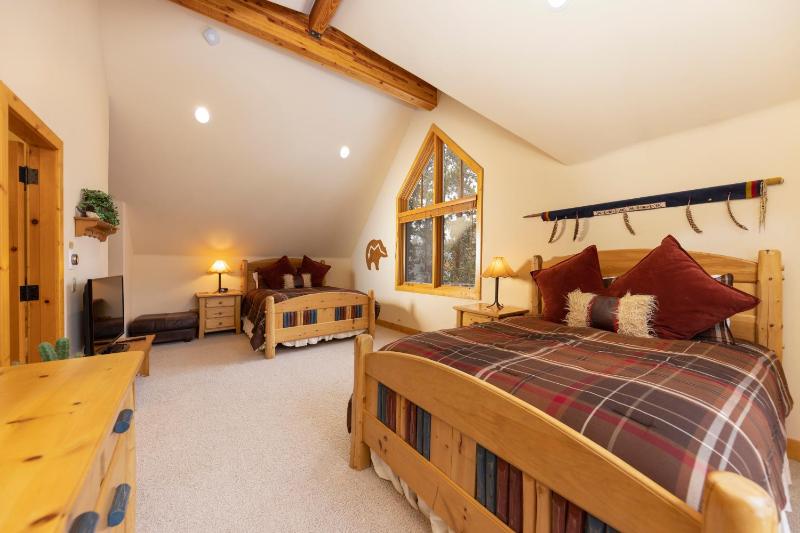 Warm Spacious and Elegant Breckenridge Home near golf course hot tub arcade machine foosball - image 24