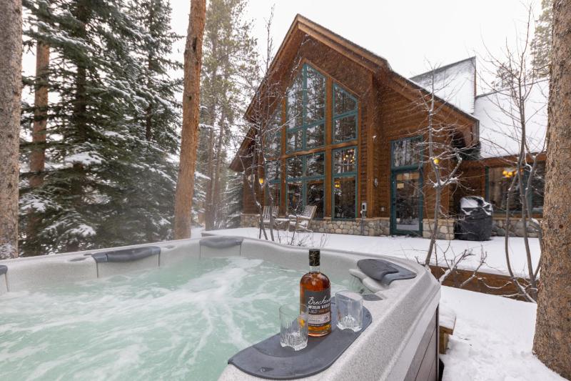 Warm Spacious and Elegant Breckenridge Home near golf course hot tub arcade machine foosball - image 15