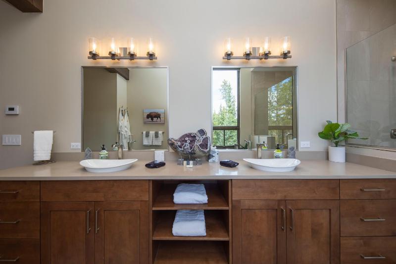Newly built Luxury Home 5-Star Finishes SHUTTLE to slopes backs to Breckenridge Nordic Center! - image 16