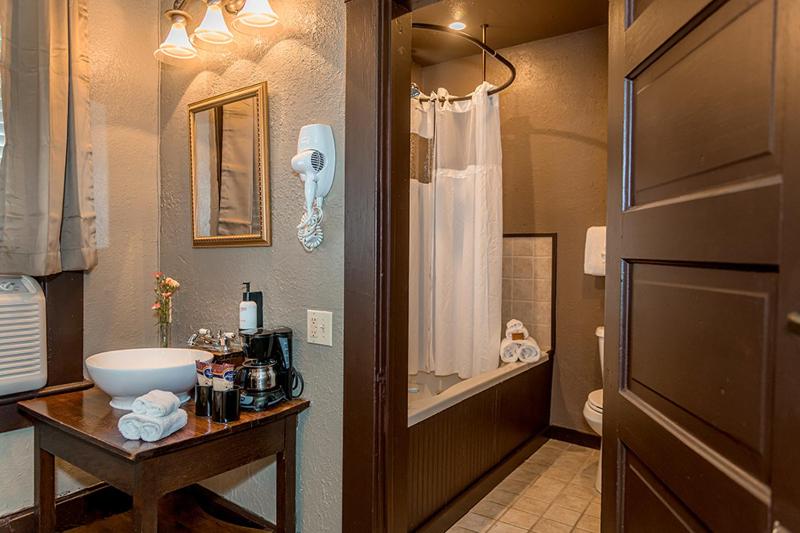 Standard Queen Room image 2