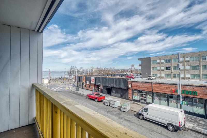 King Balcony with Partial Bay View image 4