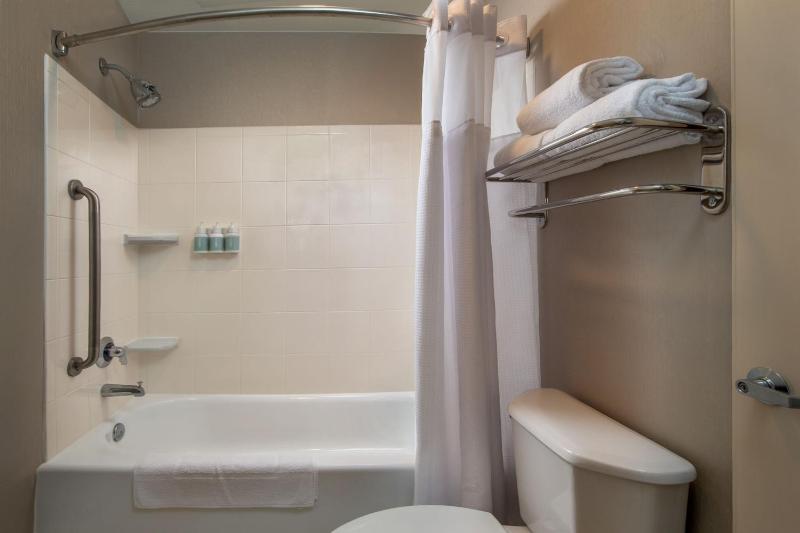 Queen Suite image 3