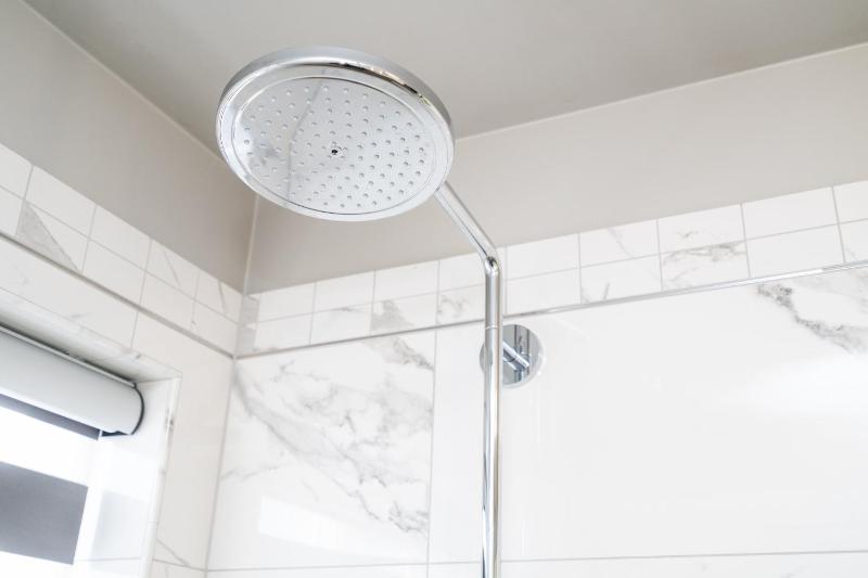 Single Room with Shared Bathroom image 4