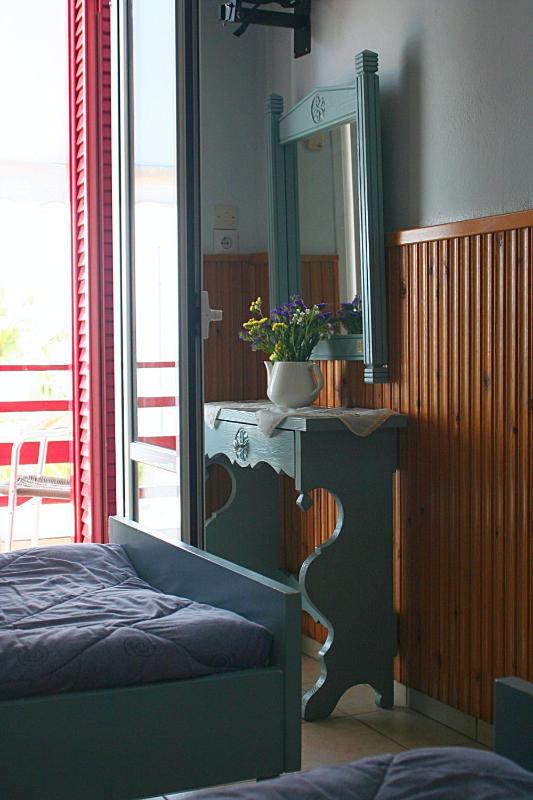 Double Room with Sea View image 3
