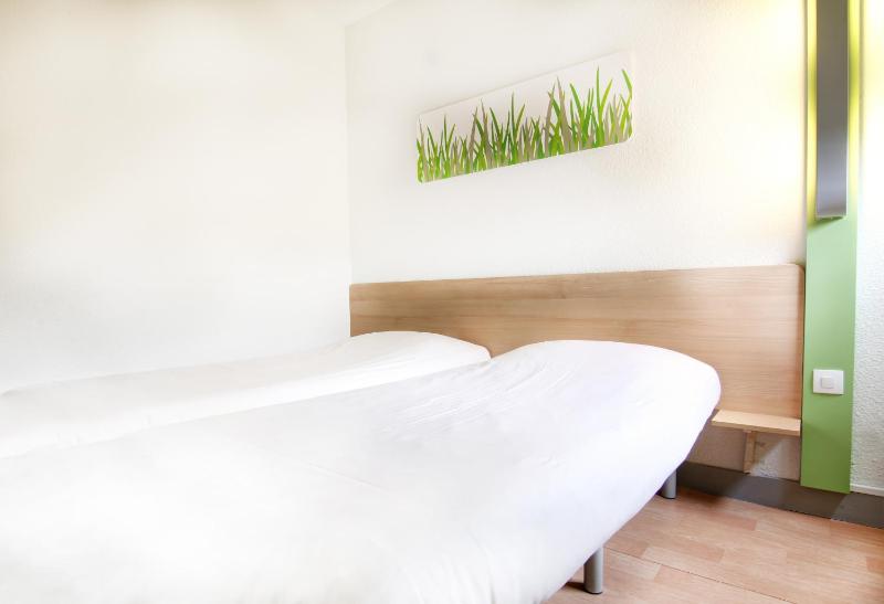 Twin Room image 3
