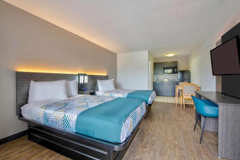 Quadruple Room - Smoking image 1