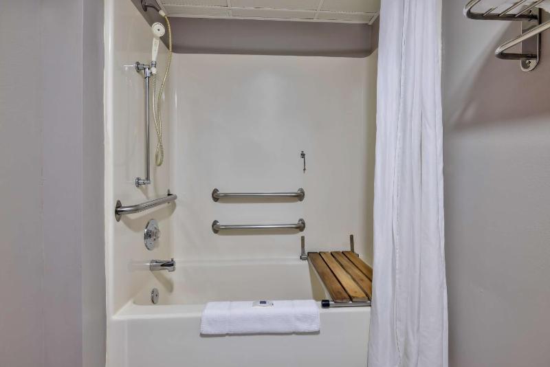 Double Room - Disability Access - Non-Smoking image 2