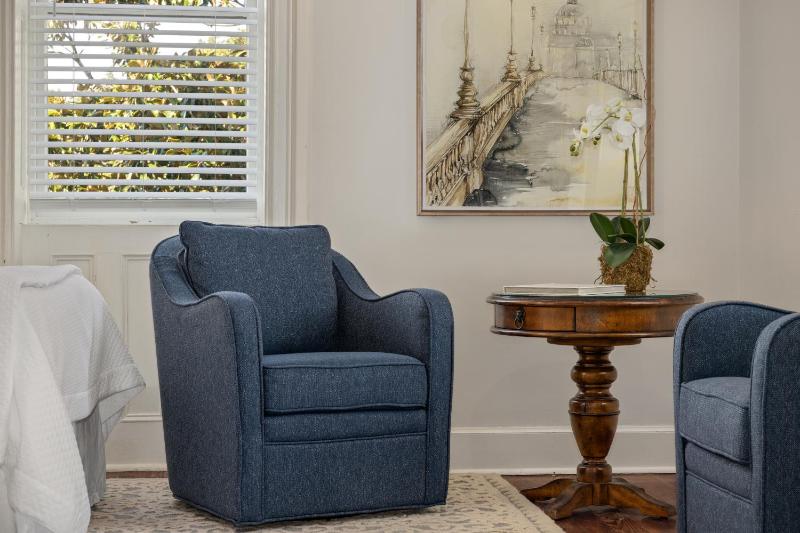 Queen Suite with Two Queen Beds - John Wesley Suite image 3