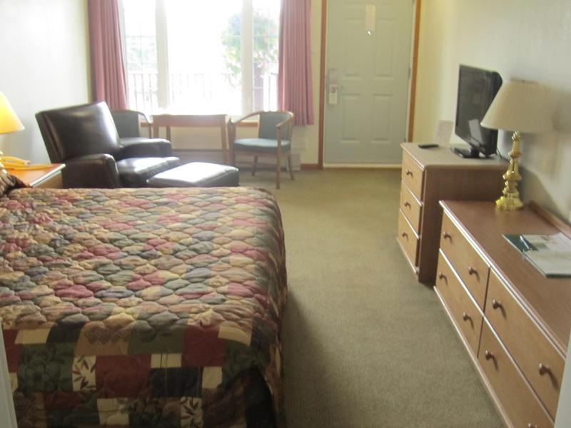 Standard King Room image 1