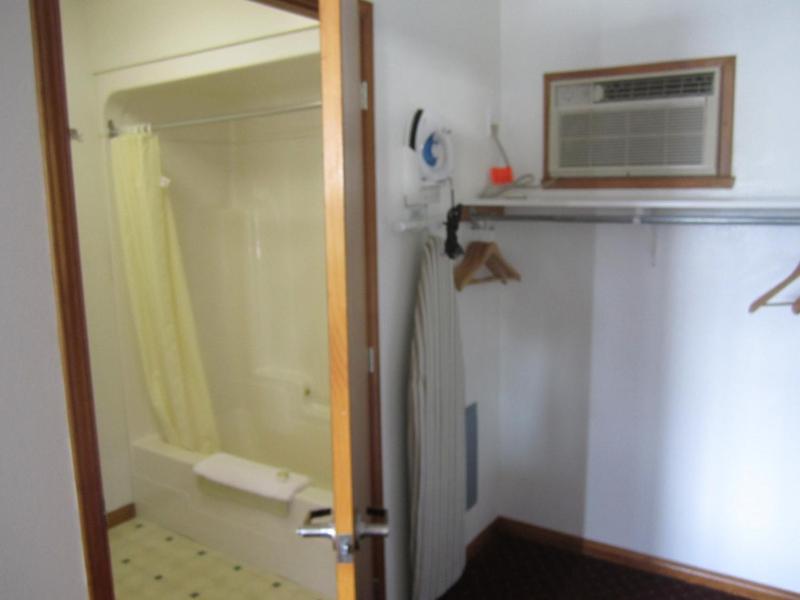 Deluxe Double Room with Bath image 2